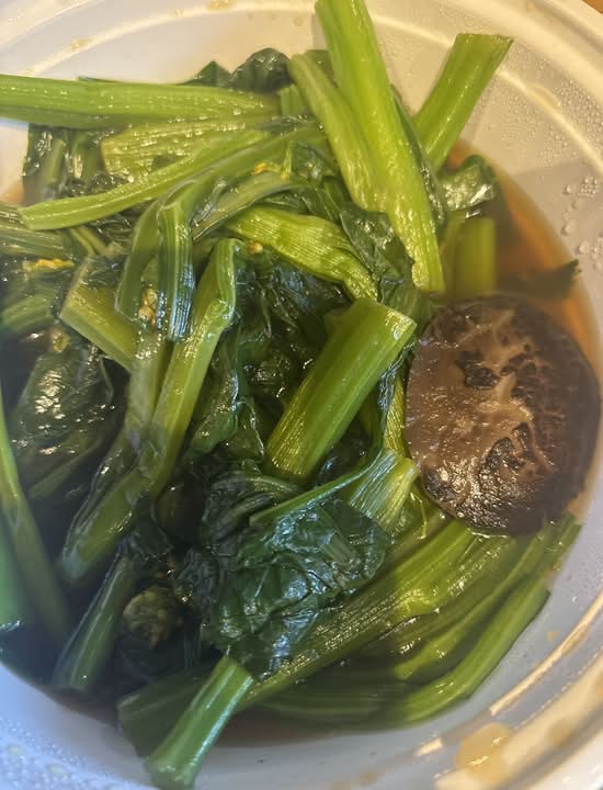 33c. Chinese Mushroom with Choy Sum 冬菇扒菜心